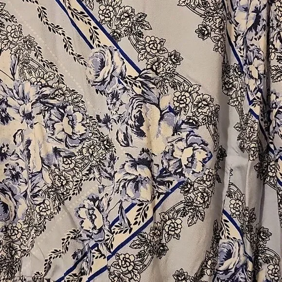 Torrid size 0 blue & white floral print maxi dress. CLEARANCE - Picture 2 of 5